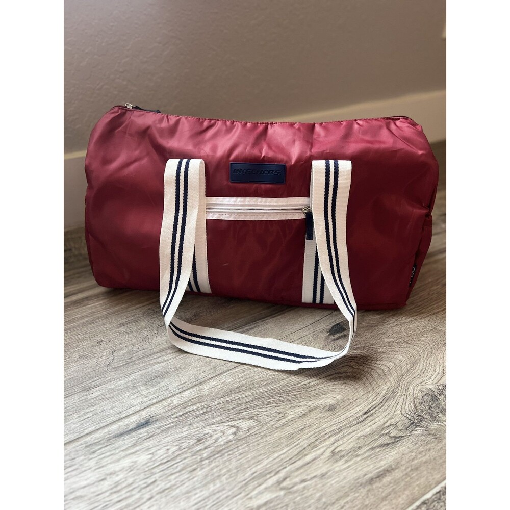 DSW SKECHERS Maroon TRAVEL Gym DUFFEL Bag With White/Blue Straps BAG